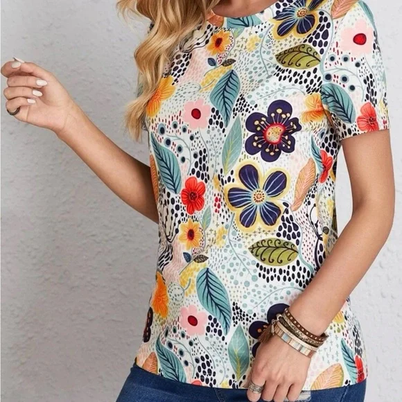 New floral print short sleeve top - Picture 2 of 5